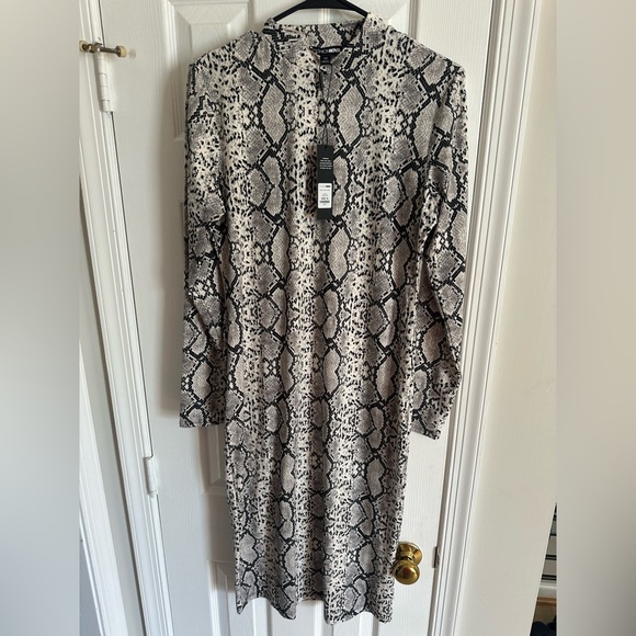 Fashion Nova Dresses & Skirts - Fashion Nova Beige and Black Snake-Print Long Sleeve Midi Dress